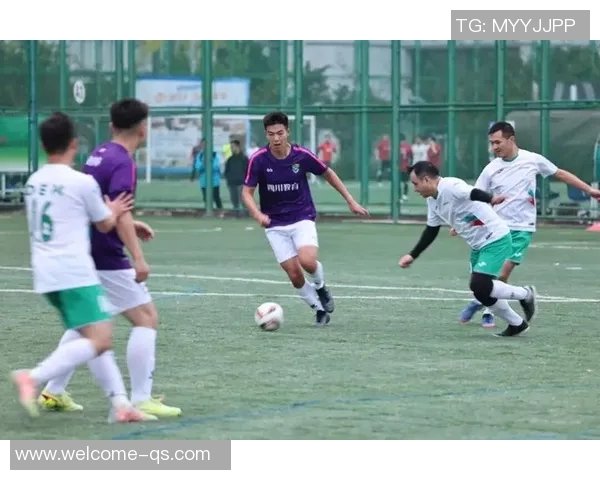 全北现代勇夺冠军荣耀时刻展现球队不屈精神与卓越实力 全北现代勇夺冠军荣耀时刻展现球队不屈精神与卓越实力