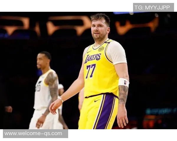 东契奇盛赞詹姆斯融入球队能力强调他多才多艺无人能挡