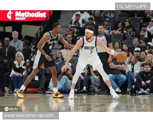 马刺半场领先独行侠卡斯尔完美表现助力球队克莱贡献16分